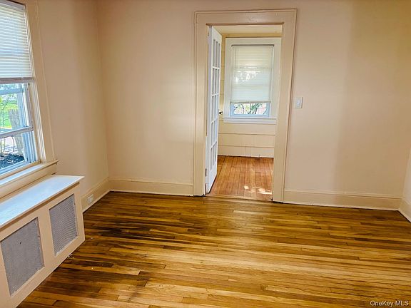 3rd image of 29 Roosevelt Street