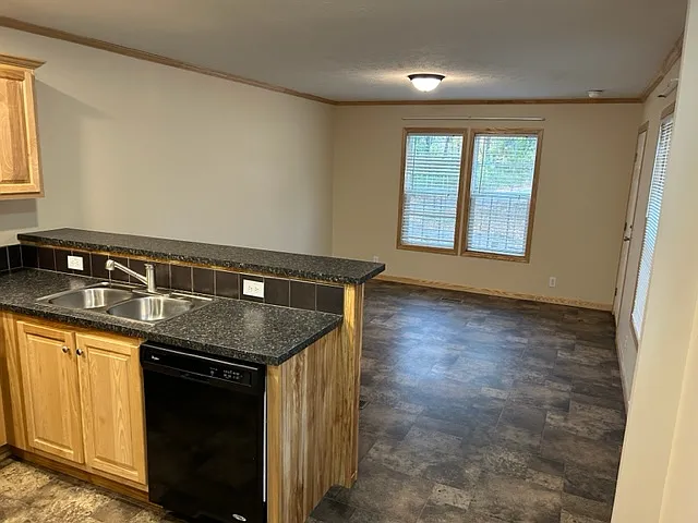 625 15th St SE — Photo 36