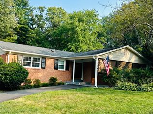 6707 Grey Fox Dr, Springfield, VA 22152