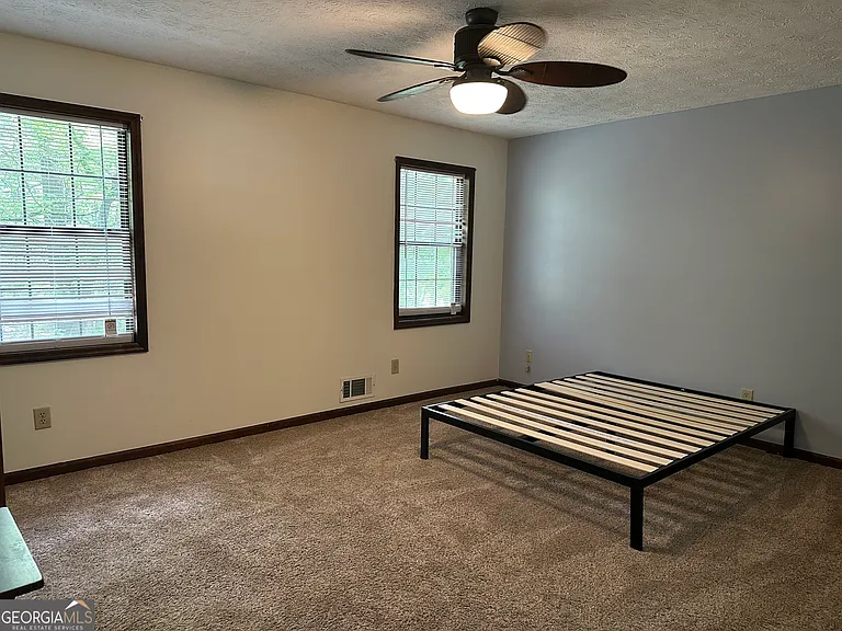 640 Hemphill Rd — Photo 13