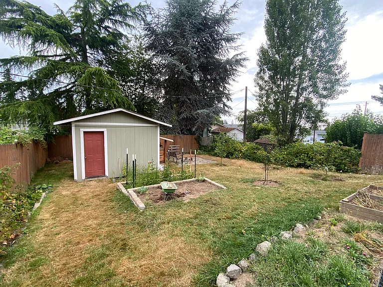 1011 W Hazel St — Photo 10
