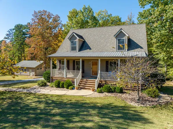 690 Sandie Point Dr, Clarksville, VA 23927