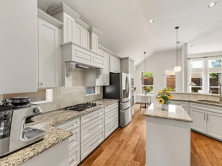 8405 Saint Clair Dr — Photo 11