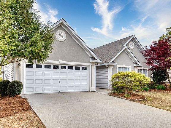 3rd image of 935 Glen Oaks Ln
