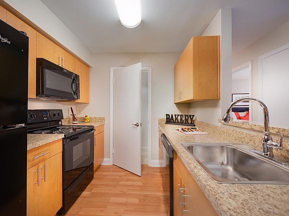 3rd image of 13940 Longwood Manor Ct #-101