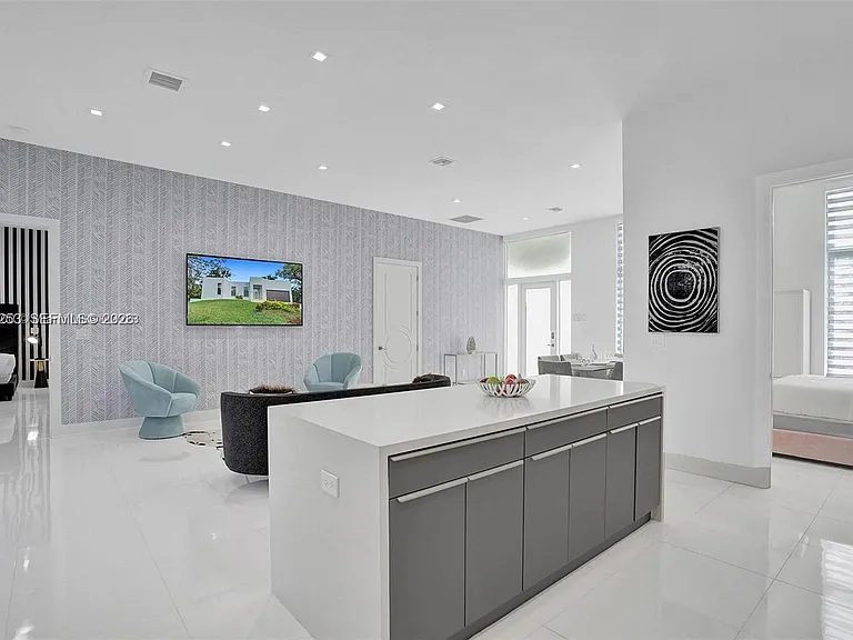 1759 SW 30th Pl — Photo 74
