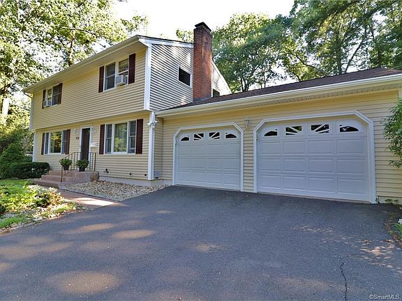 3rd image of 120 Mountain Dr