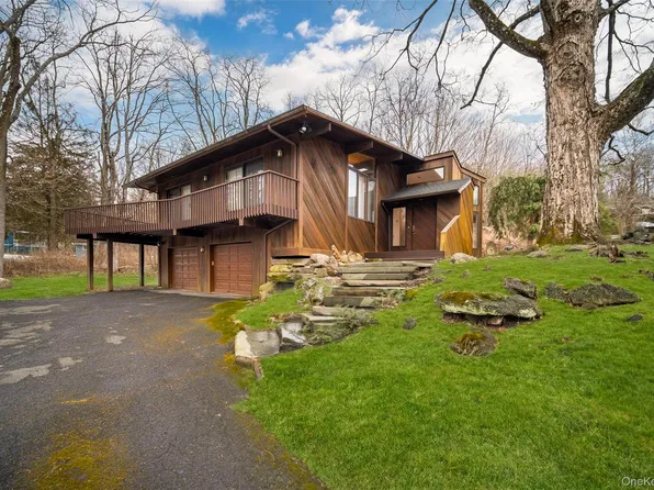 24 Spook Rock Road, Suffern, NY 10901