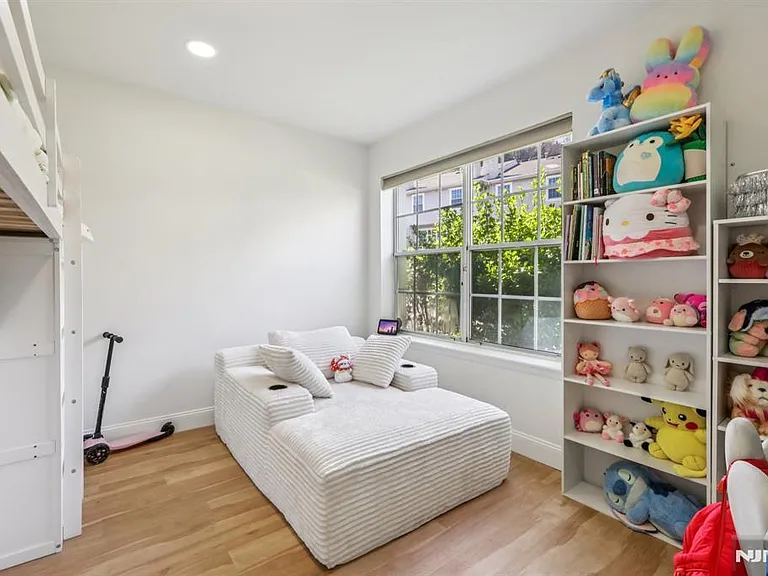 400 Crown Ct #561 — Photo 14