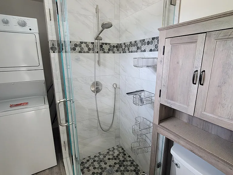 704B Laurel Ave — Photo 19