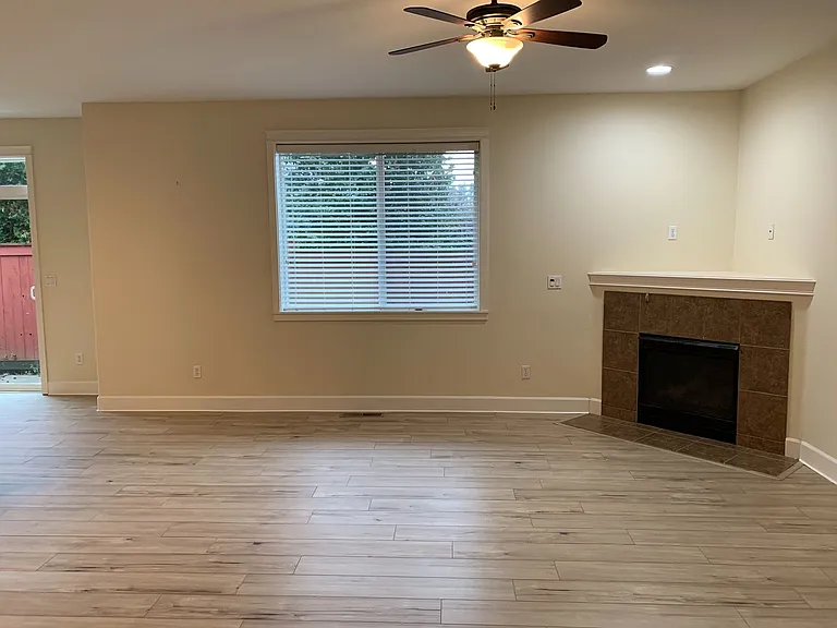 11603 NW 27th Ct — Photo 5