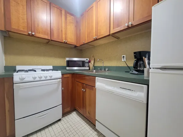 344 East 51st Street image 3 of 8