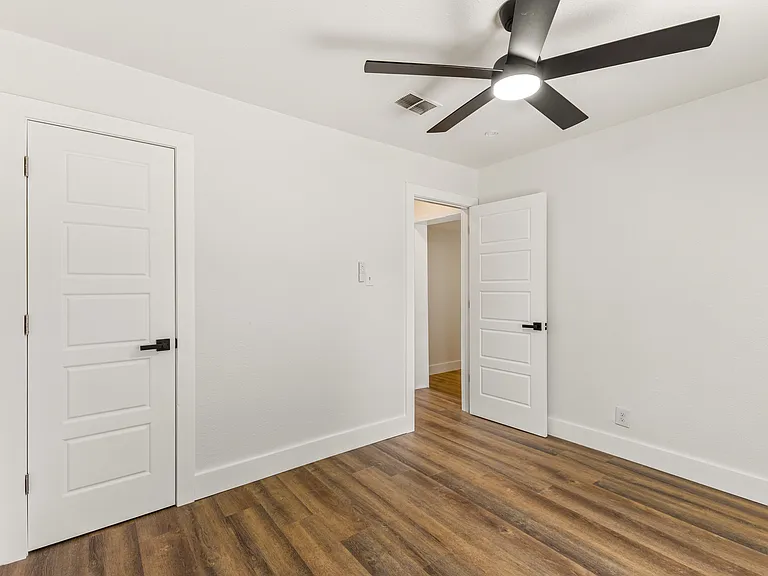 418 Lillian St — Photo 11