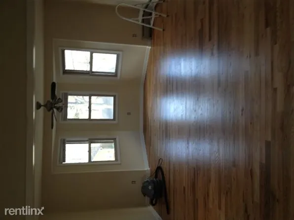 35 Dodgingtown Rd, Newtown, CT 06470