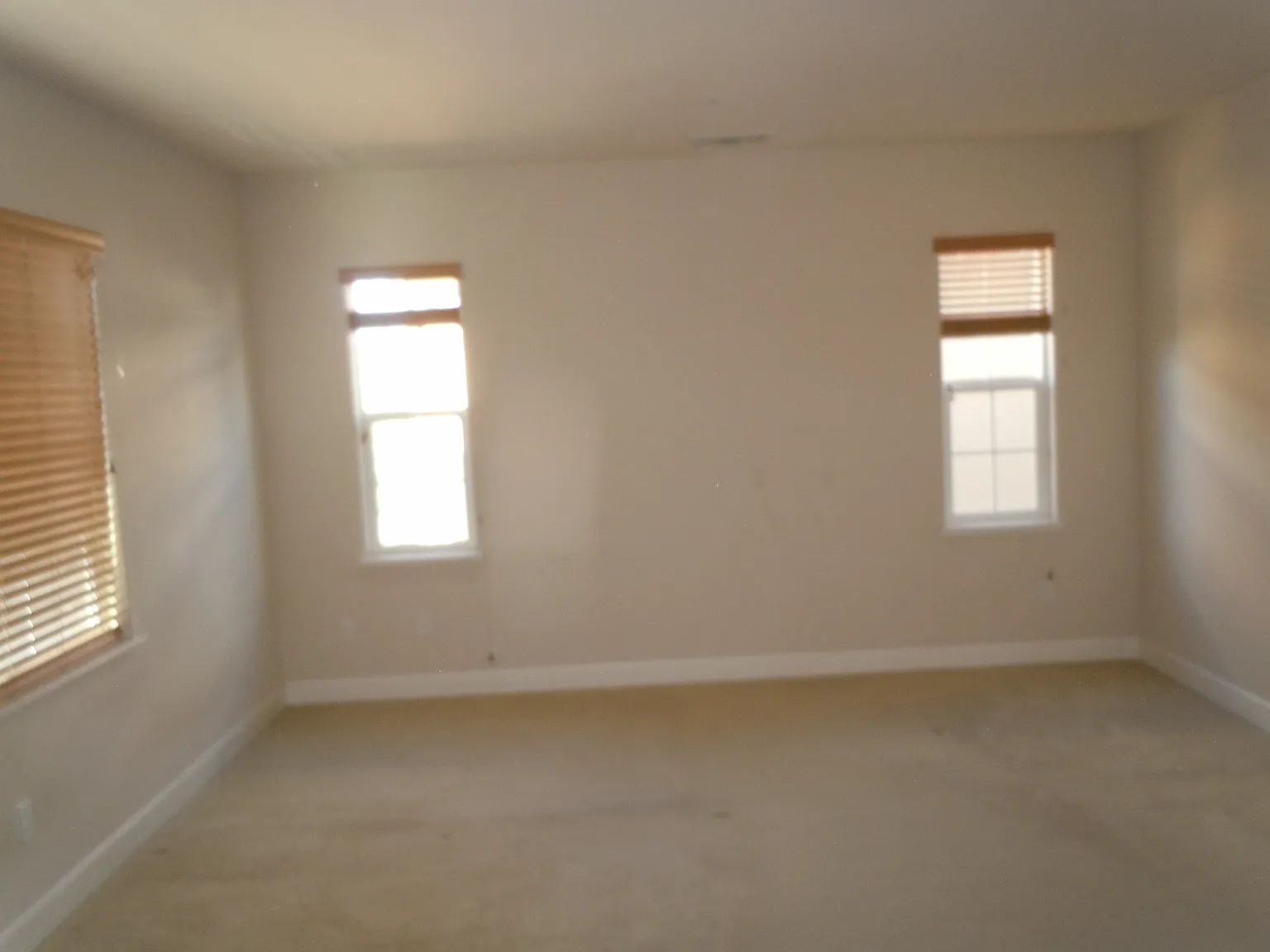 5 bed, 2808 sqft, $3,300 — Photo 4