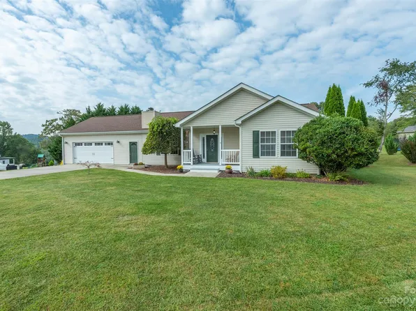 385 Hidden Meadow Dr, Hendersonville, NC 28792