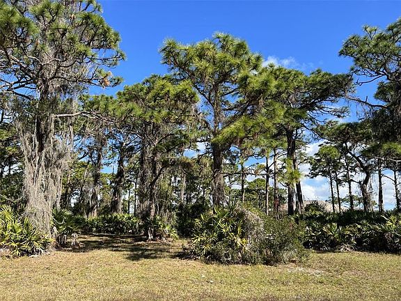 3rd image of 104 Glades Dr