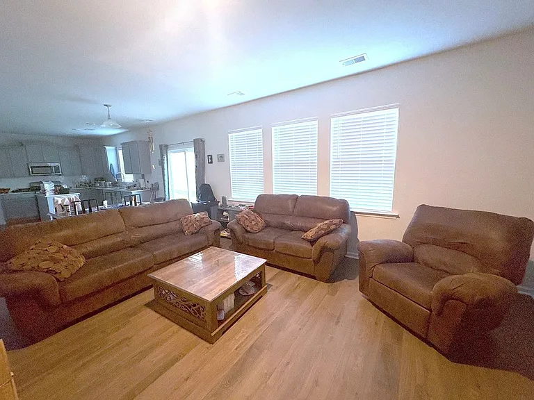 1164 Mossy Rock Dr — Photo 7
