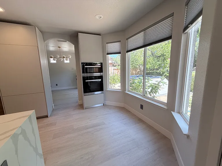 972 Cameron Dr — Photo 4