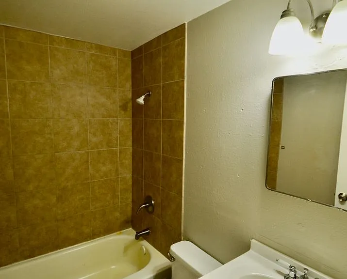 1160-1198 S Allison St — Photo 11
