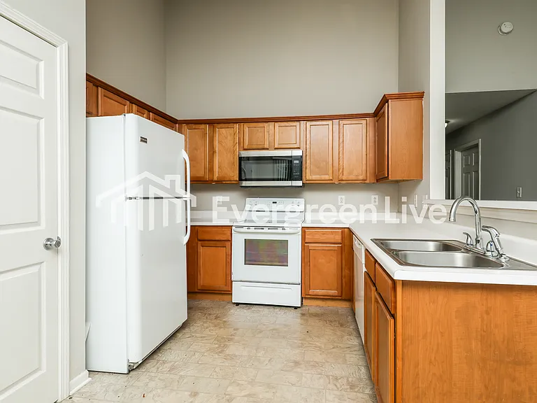 1921 Lisa Walk Dr — Photo 5