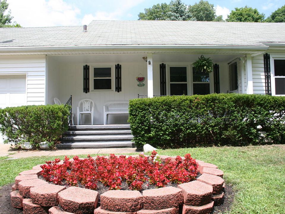 1st image of 369 Hoover Ave