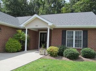 208 Red Oak Dr, Staunton, VA 24401