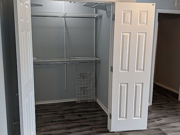 Master Bedroom walkin closet