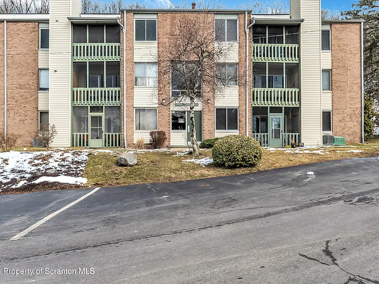 1711 Summit Point — Photo 13