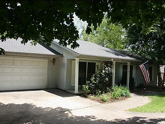 2nd image of 33 Tibberton Circle Dr