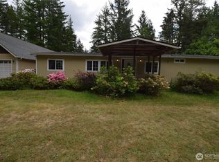 2121 NE Blacksmith Dr, Belfair, WA 98528