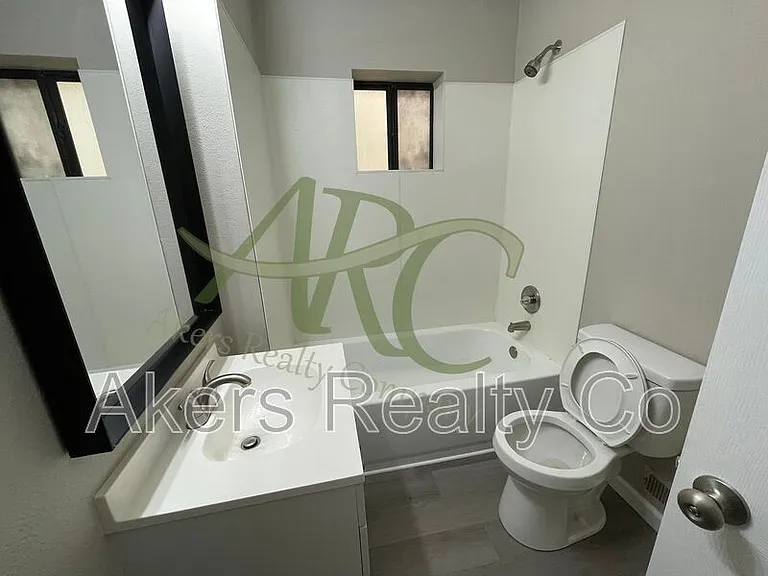 1640 E Orman Ave — Photo 7