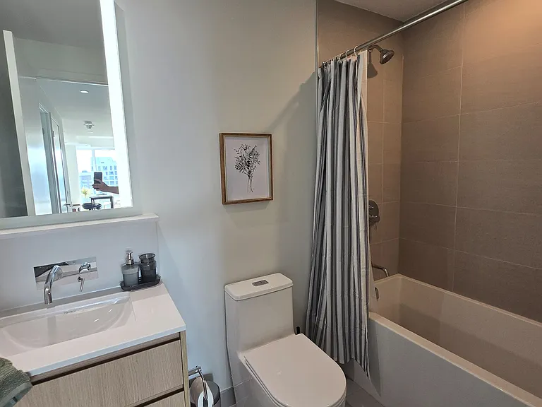 322 Dupont St #806 — Photo 9