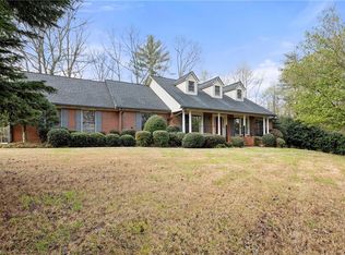 176 Thunder Ridge Dr, Cleveland, GA 30528