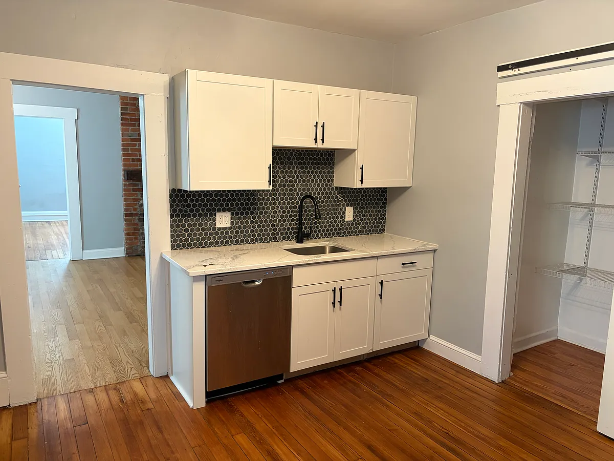 Building Photo - 966 N 6th St #1