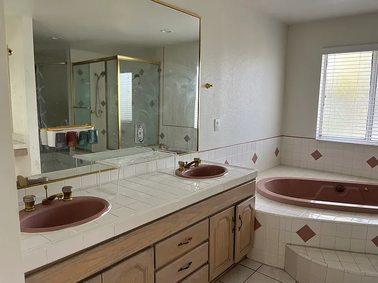 1657 Meadow Glen Rd — Photo 3
