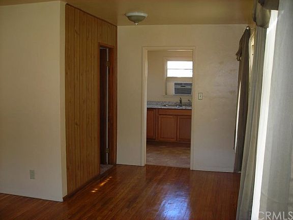5th image of 222 W Acacia Ave
