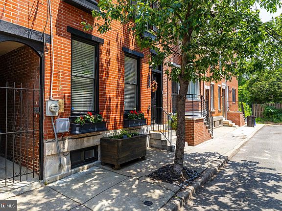 3rd image of 1419 Montrose St