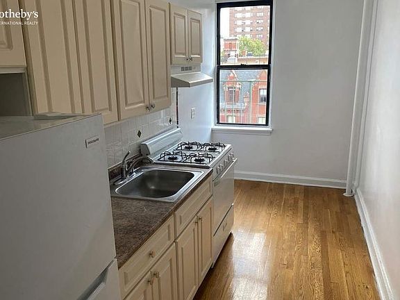 4th image of 203 W 103rd St APT 6B