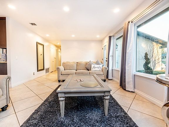 5th image of 3031 E Saint Andrews Dr