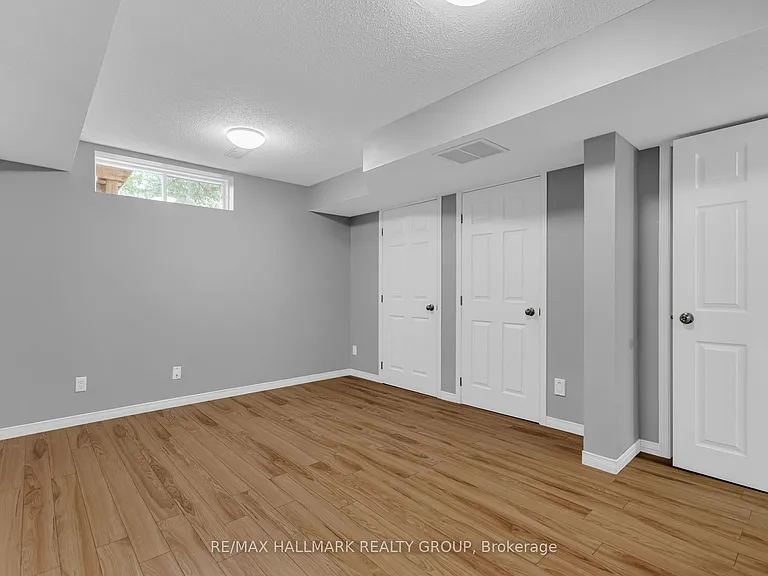 146 College Cir — Photo 33