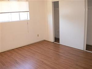 3rd image of 1102 W 97th St APT 5