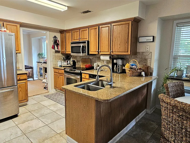 210 Sweetbriar Ln — Photo 11