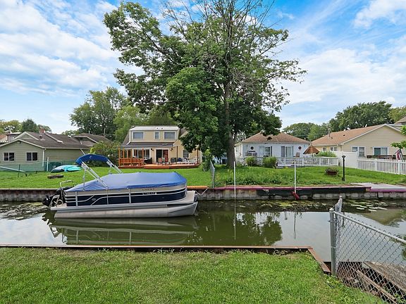 5th image of 28 Lakeside Ln