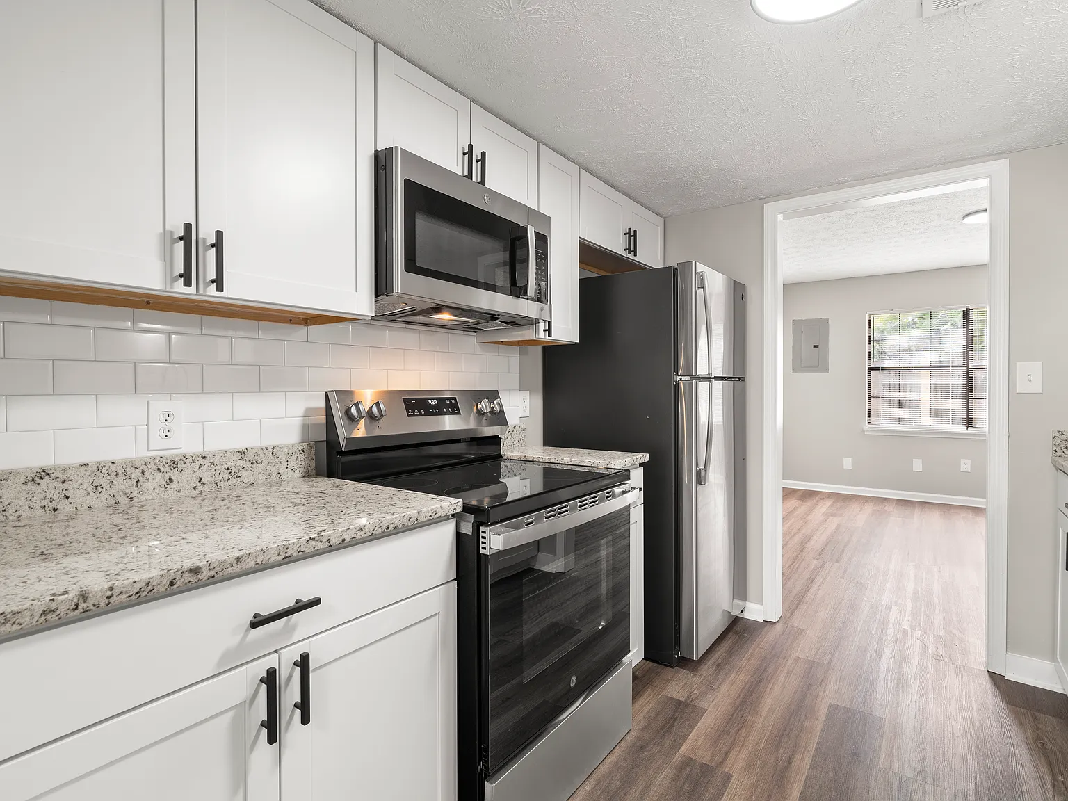 2 bed, 1.5 bath, 1060 sqft, $1,300 — Photo 1