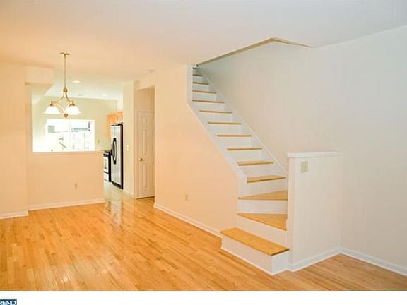 3rd image of 514 W Moyamensing Ave