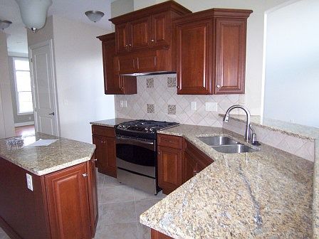 Kitchen w/Granite