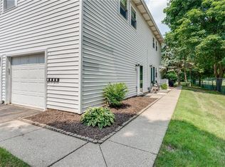 2499 Royal County Down APT D, Uniontown, OH 44685