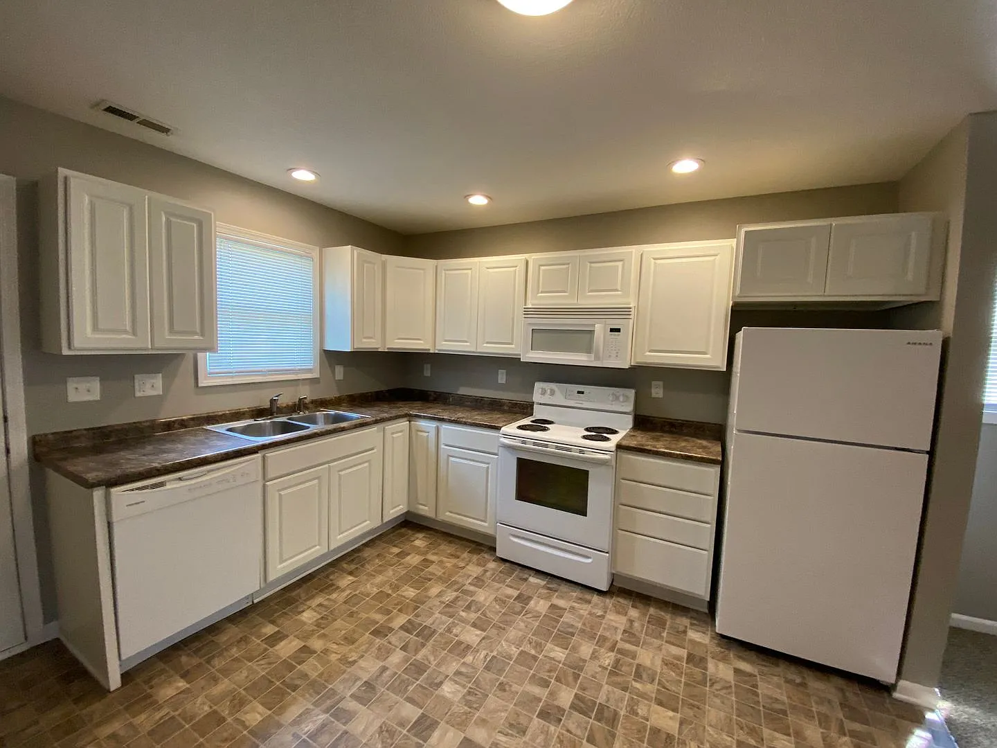 Fox Run Townhomes 1 — Photo 3