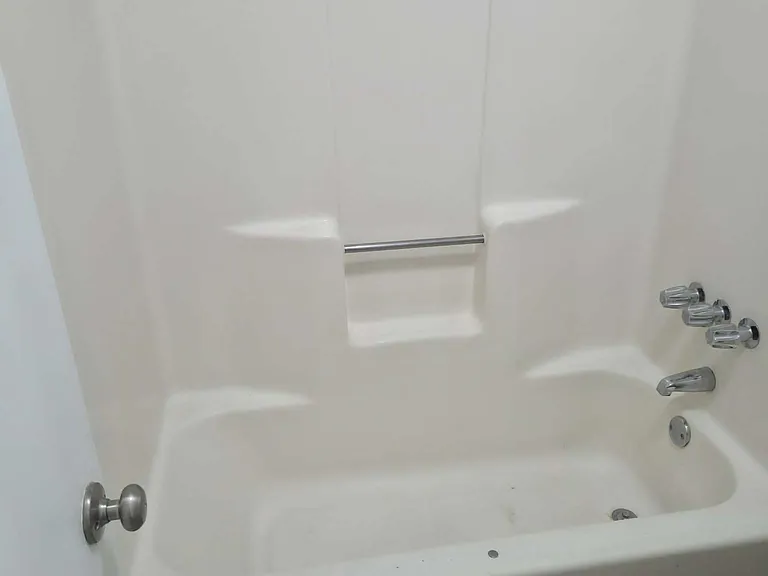 Baytree Manor Apartments — Photo 11